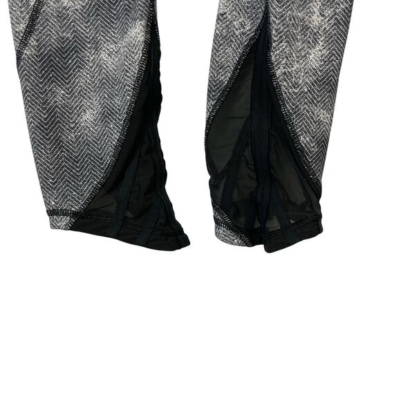 Lululemon | Essential Rhythm Black & Gray Chevron High Waist Cropped Leggings - Picture 6 of 8